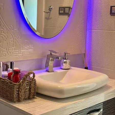 Azura Park Апартаменти *
